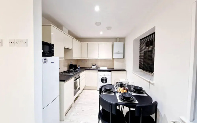 Modern Apartment in Uxbridge