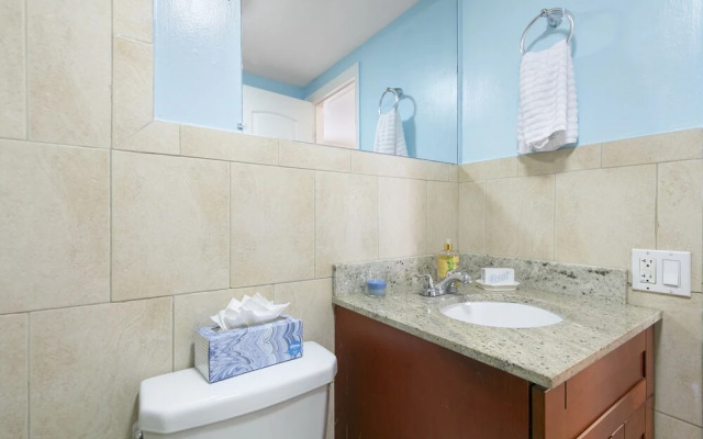 2 Bedroom Deluxe Apt on Collins Ave