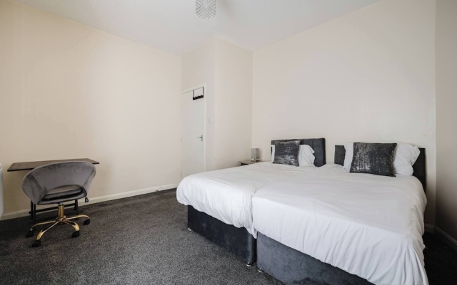 6-bed Manchester Holiday