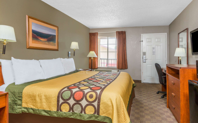 Super 8 by Wyndham Metairie