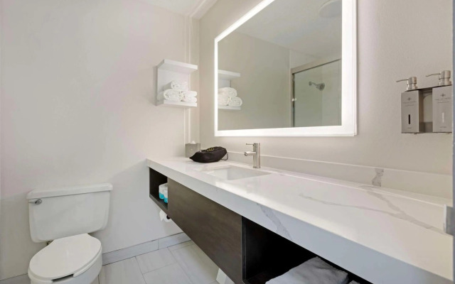 The Lux Hotel & Conference Center, an Ascend Collection Hotel