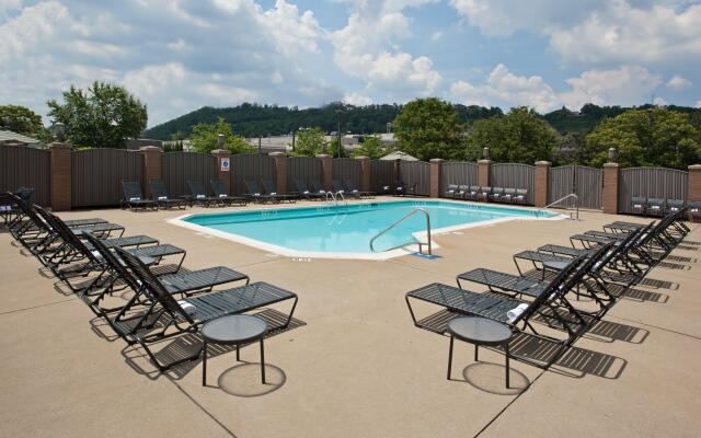 Holiday Inn Cincinnati-Riverfront by IHG