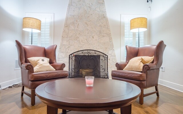 Crystal Court Estate - Four Bedroom Home