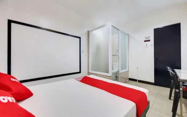 895 Golden Majestic Pension Inn
