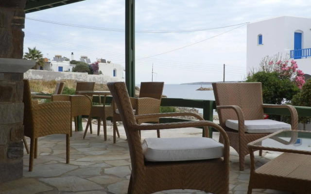 Adonis Hotel Studios & Apartments