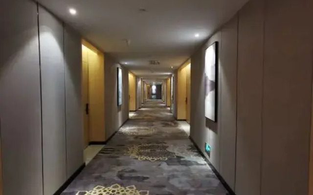 Mousi Light Luxury Hotel