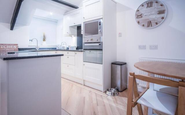 The Penthouse At The Mews - 2 Bedroom Apartment - Tenby