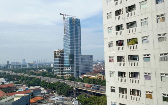 Cozy Stay 1Br At Green Pramuka City Apartment