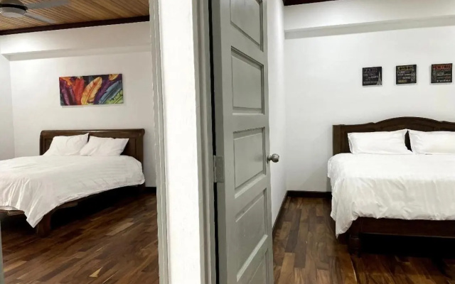 The Venus - Spacious Wooden TOP Floor Apartment – Guest Rooms – Sitiawan
