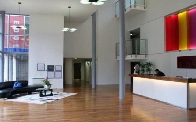 Travelling Light Apartments @ The Edge