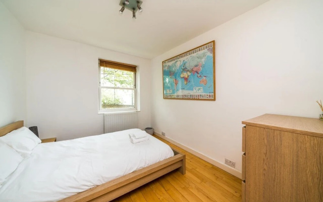 Lovely 1BD Flat + Private Balcony Near Portobello