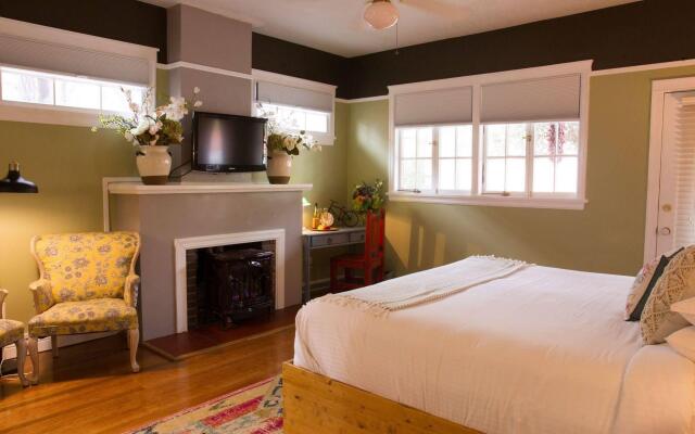 Inn on the Paseo