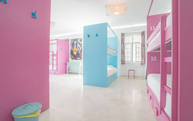 BLUE Boutique Hostel & Suites