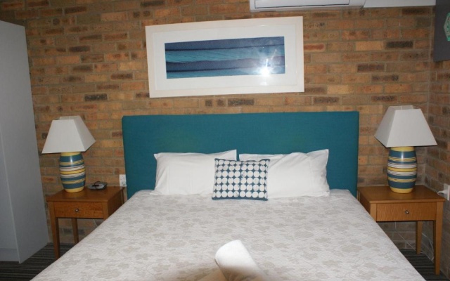 Hawks Nest Motel – Guest Rooms – Hawks Nest