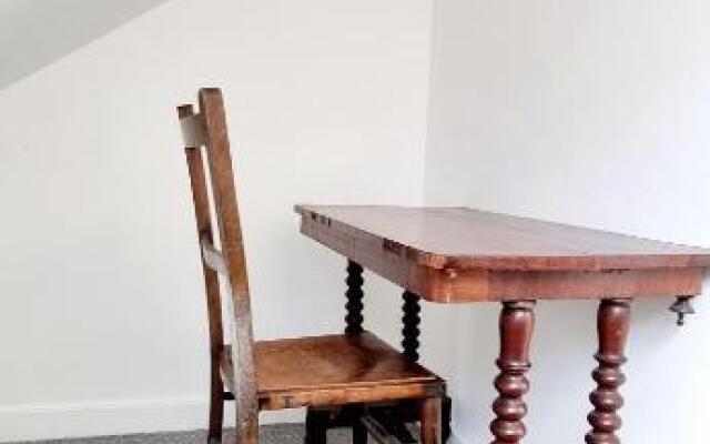 Eclectic seaside 4 bedroom artists residence