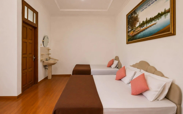 Cozy Homestay Syariah Mitra RedDoorz Bandung – Guest Rooms – Bandung