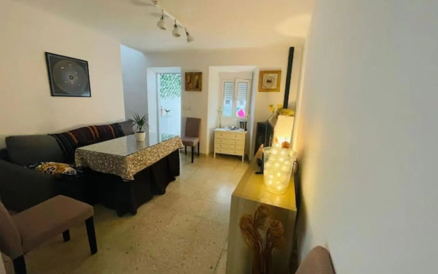 Cozy Town House With Terrace and Free Wifi