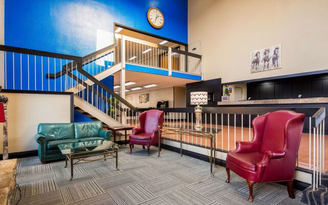 Red Roof Inn & Suites Lexington - Hamburg