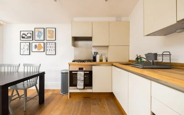 The Tooting Hideout - Dazzling 3bdr Flat With Balcony