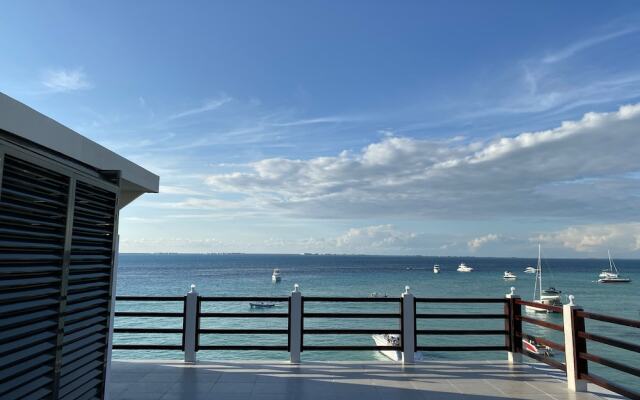 Cuxos Hotel Beachfront