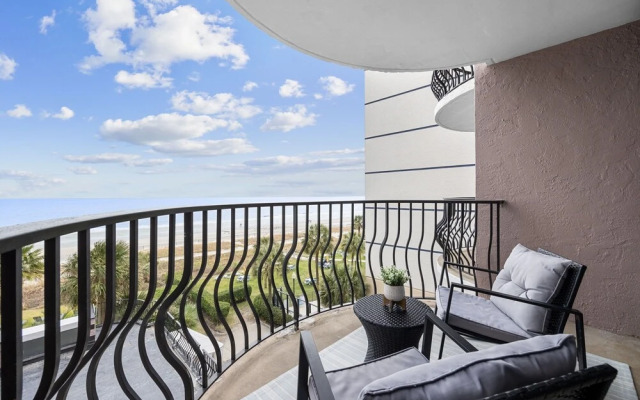 Newly Renovated Oceanfront 1BR Condo