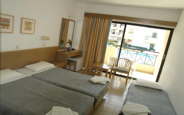 Summerland Hotel & Bungalows