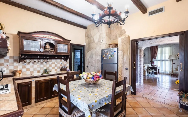 Luxury Garden in Gallina