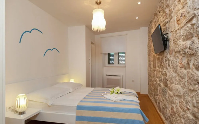 Sea-view Villa in Bol with Hot Tub, Sauna, Whirlpool