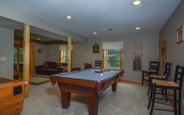 Lucky Bear Lodge 5 Bedroom House