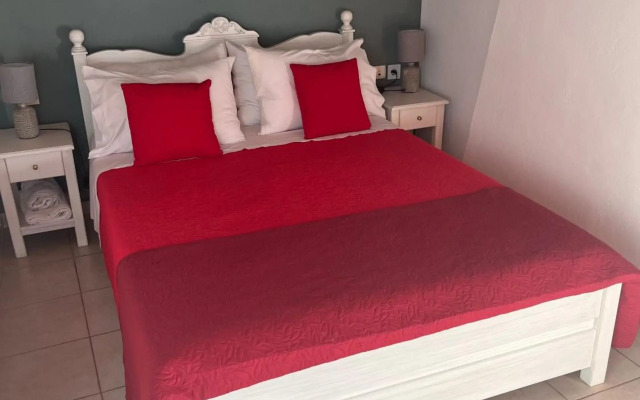 Skandalis Traditional Suites