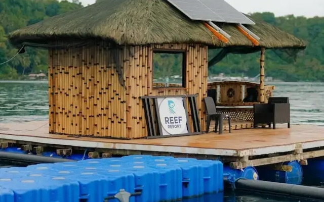 Floating Home in Reef Resort Unit 13