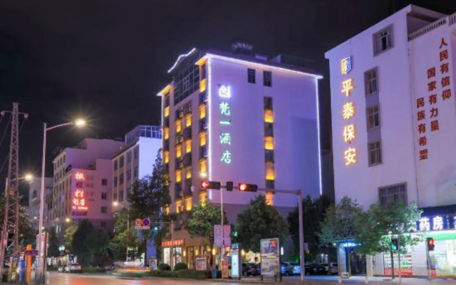 A Hotel Qujing Brahman