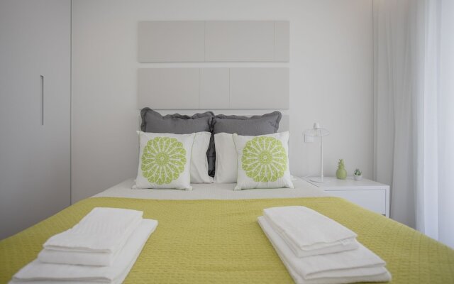 Liiiving -Luxury River View Apartment IV