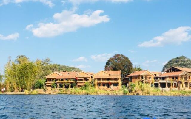Rizha Baizha Lake View Inn