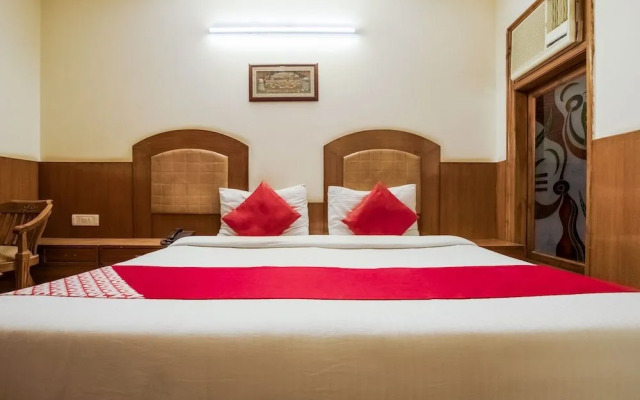 Oyo 43670 Hotel Apra Deluxe