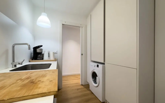 AinB Barcelona Sants Apartments