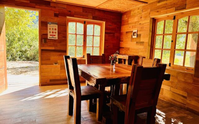 Cabañas entre montañas con tinajas calientes