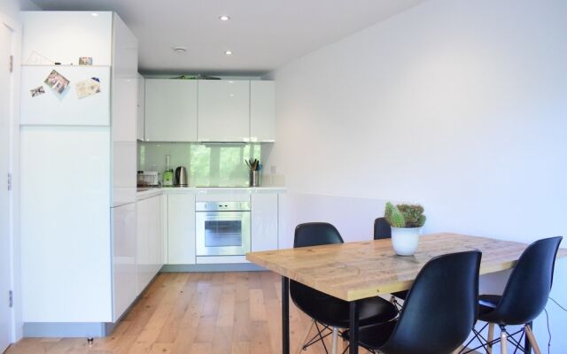 1 Bedroom Modern Flat in Central London