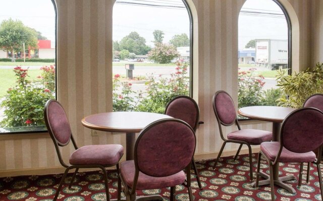 Studios & Suites 4 Less Chesapeake