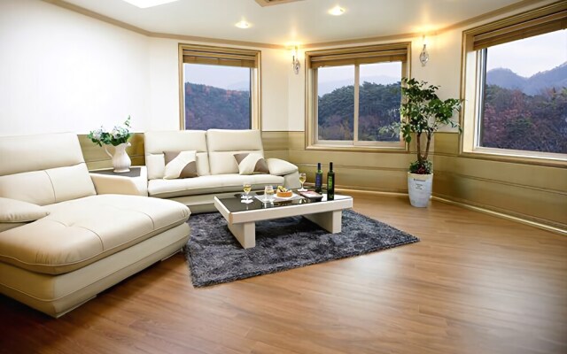 Yeongwol River Palace Pension