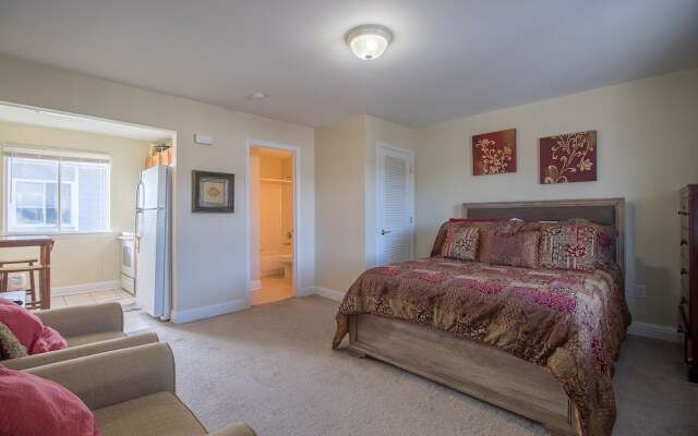 Oak Shores Studio 36