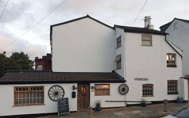 Stunning Quirky 2-bed Cottage in New Brighton
