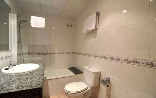 Apartamentos Hostal La Gola