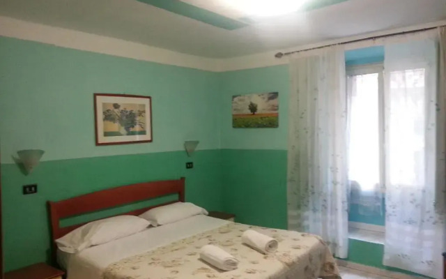 Roxena House