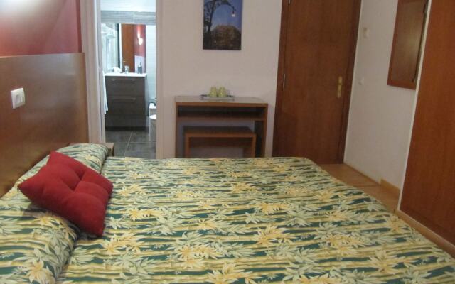 Hostal y Apartamento Molí de Mar