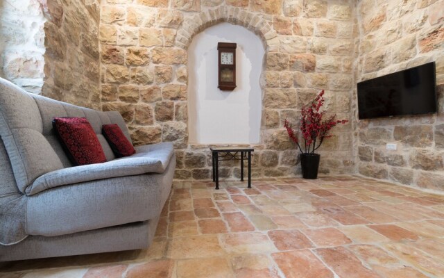 Best Location Jerusalem Stone Apartment