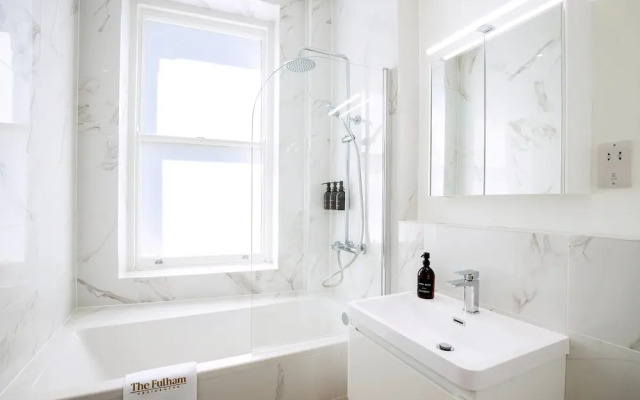 Stylish Chelsea Escape With Private Outdoor Oasis!