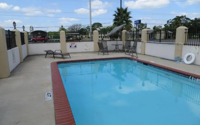 The Executive Inn & Suites