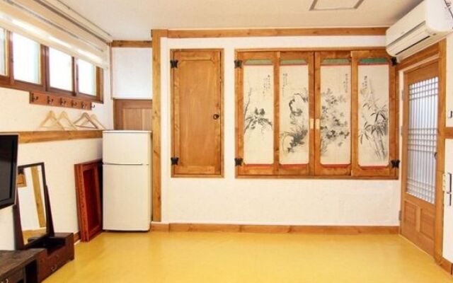 Bukchon Sarangchae Hanok Guesthouse