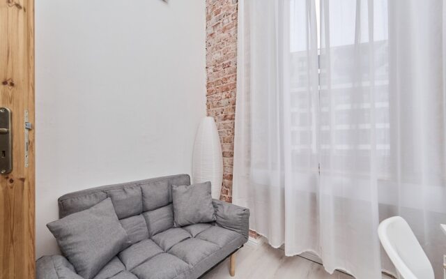 Studio z Antresolą by Renters